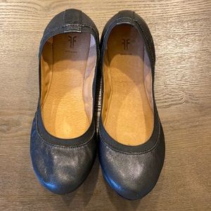 Frye Carson Gore Black Flats 7.5